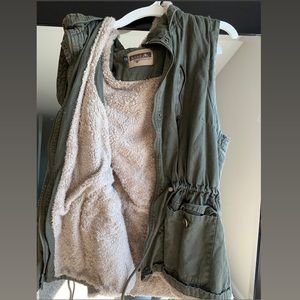 AULINÉ COLLECTION fuzzy vest